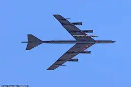 تصویر لو رفته از بمب افکن B-۵۲ مسلح به جدیدترین موشک هسته ای آمریکا