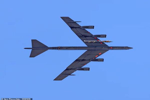 تصویر لو رفته از بمب افکن B-۵۲ مسلح به جدیدترین موشک هسته ای آمریکا