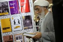 تصاویر دیدار مصطفی پورمحمدی از نمایشگاه کتاب