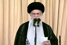 تصاویر رهبر انقلاب در نمازجمعه 