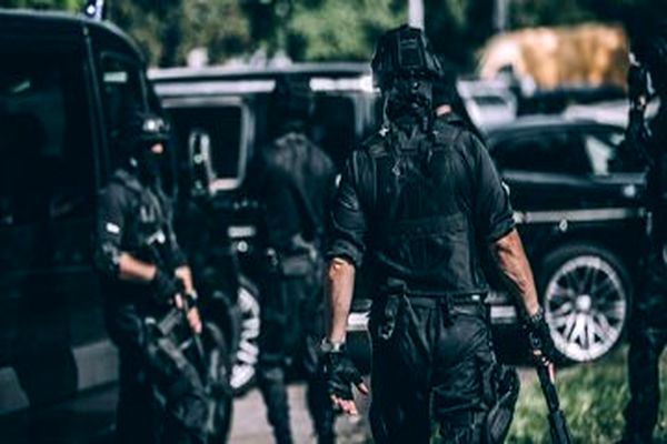 پلیس انگلیس چهار ایرانی را بازداشت کرد