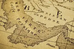 خلیج عربی چگونه اولین بار به جای خلیج فارس استفاده شد؟