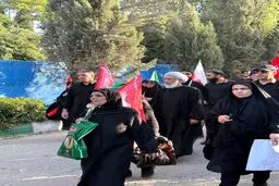 حضور مصطفی پورمحمدی در مراسم نماز بر پیکر رهبر شهید انقلاب