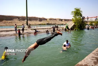 شنا در رودخانه