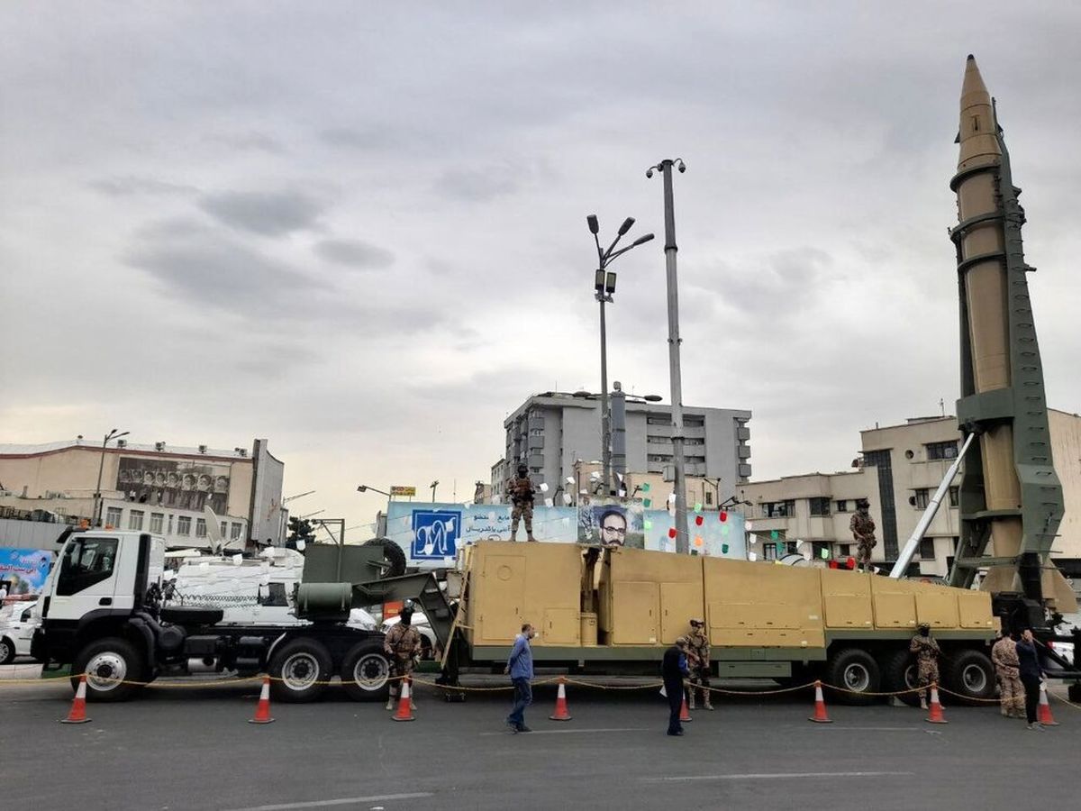 لحظه رونمایی و شلیک موشک بالستیک خرمشهر۴