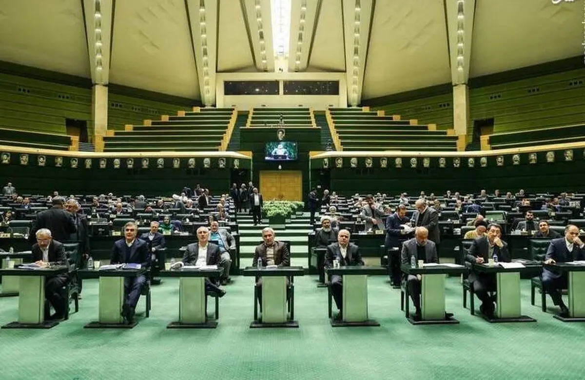 نماینده مجلس : جلسه غیر علنی ما ۲۰۰۰ تومان دلار را گران کرد