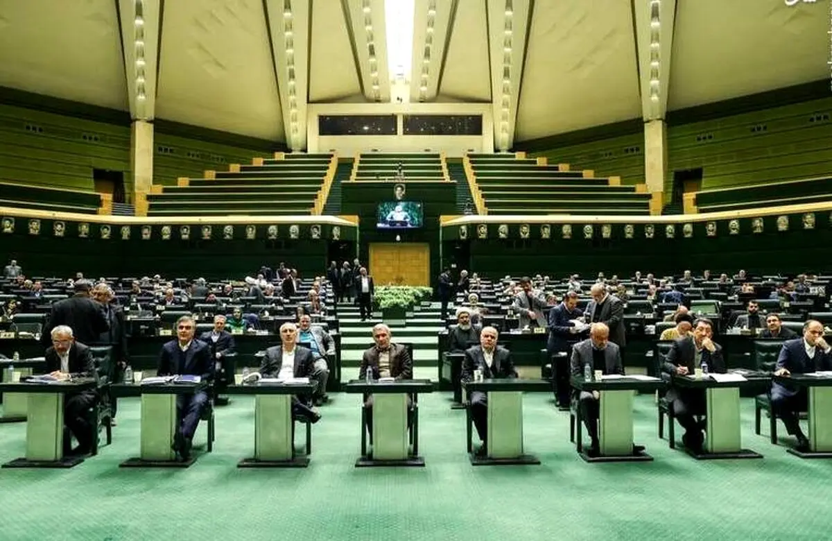 نماینده مجلس : جلسه غیر علنی ما ۲۰۰۰ تومان دلار را گران کرد