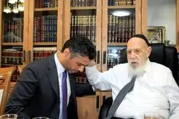 انتشار این عکس در امارات جنجال به‌پا کرد؛ تبرک سفیر با دست خاخام!