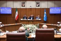 تصاویر پزشکیان با لباس متفاوت در مرکز اتمی