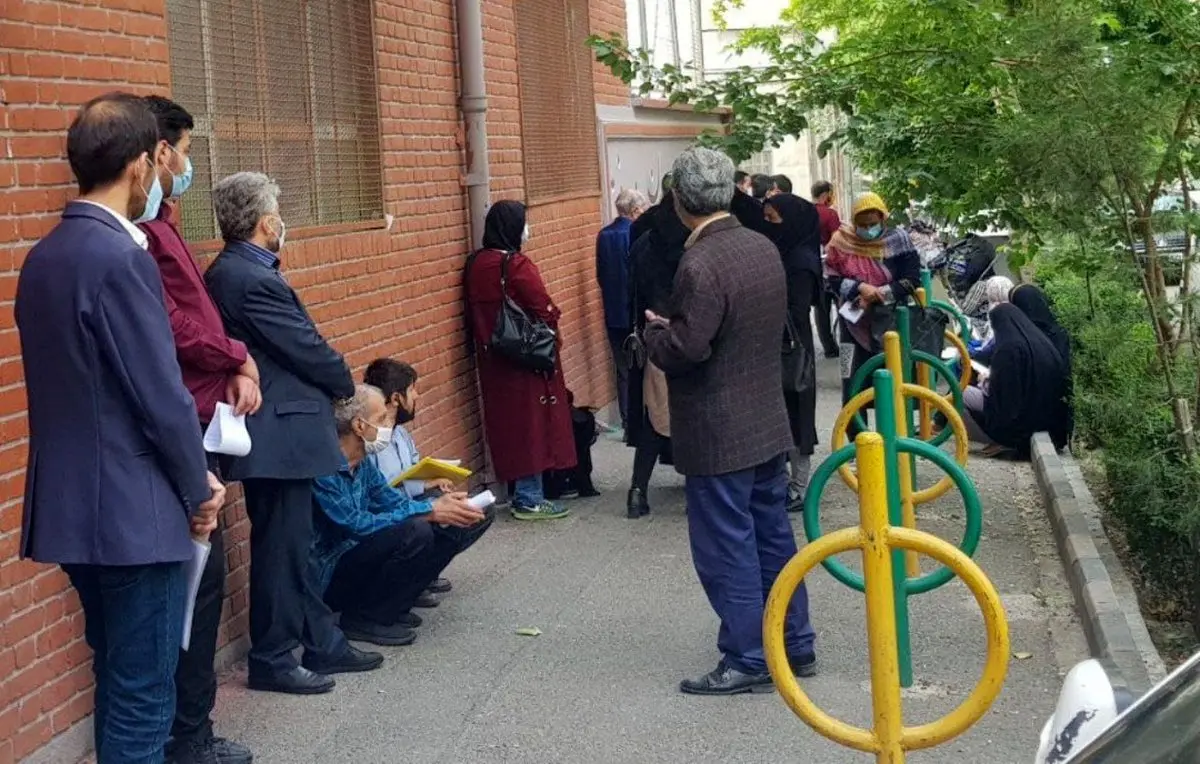 عکس:صف دیدار مردم با احمدی نژاد 