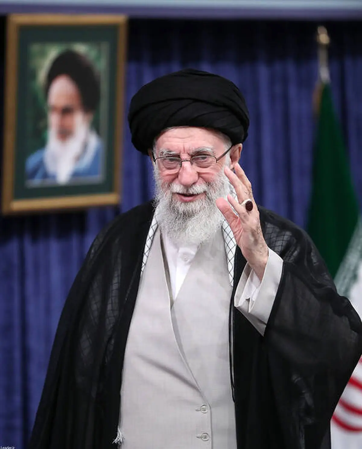 رهبر انقلاب : همگان را به حفظ انسجامِ ارزشمند ملی فراخواندند