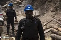 تصاویر تلخ از تیم نجات معدنچیان بعد از پیدا شدن پیکر دو جوان محبوس 