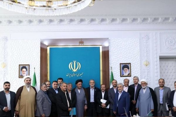 انتقاد پزشکیان از مخالفت ها و مقاومت ها