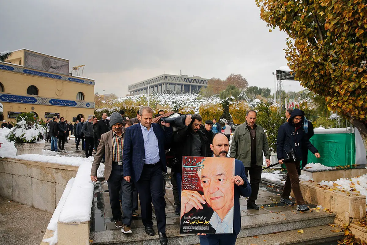 تصاویر / خداحافظی با صدای ماندگار رادیو