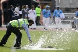 کشف چشمه آب در زمین غدیر (عکس)