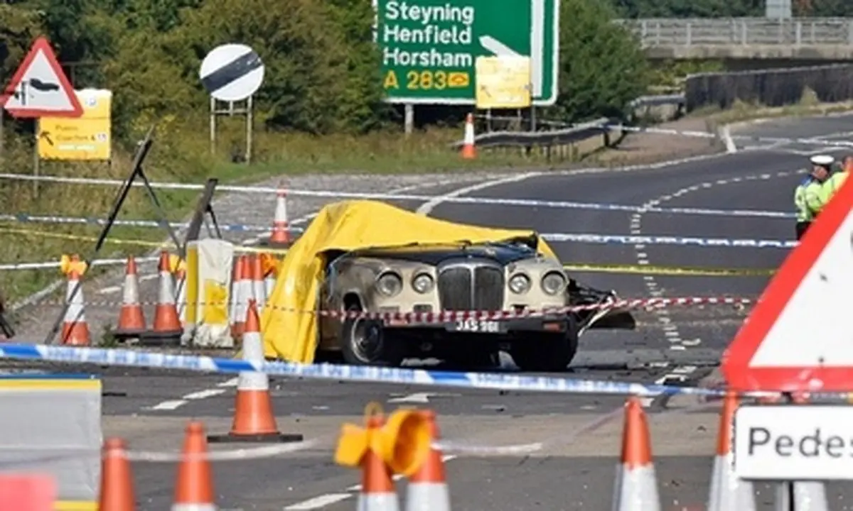 هواپیمای نظامی روی اتومبیل عروس+عکس