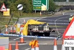 هواپیمای نظامی روی اتومبیل عروس+عکس