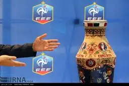 اهدای فرش ایرانی به فدراسیون فوتبال فرانسه/تصاویر