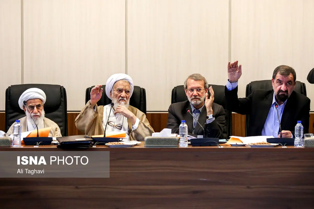 تصاویری از حواشی جلسه مجمع تشخیص مصلحت نظام با حضور احمدی‌نژاد، رئیسی و...