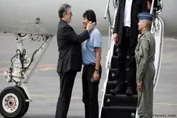 مورالس:برای تحویل من ۵۰ هزار دلار جایزه گذاشتند/ هشدار آمریکا به اتباعش برای سفر به بولیوی