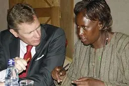 ماجرای یک برکناری غیرمنتظره؛ افسر اطلاعاتی سابق انگلیس در راه ایران/نسخه تغییر سفیر در جلسات محرمانه تهران پیچیده شد؟ /ارتباط تغییر سفیر انگلیس با ماجرای حمله به سفارت ایران در لندن/ماموریت ویژه «راب مکر» برای اجرای دستورات جدید تحریمی