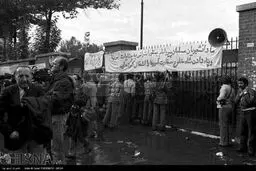 روایت تصویری تسخیر لانه جاسوسی آمریکا در 13 آبان 1358