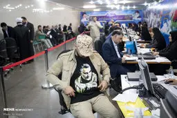 عکسی خاص روی تی شرت یکی از ثبت نام کنندگان انتخابات مجلس