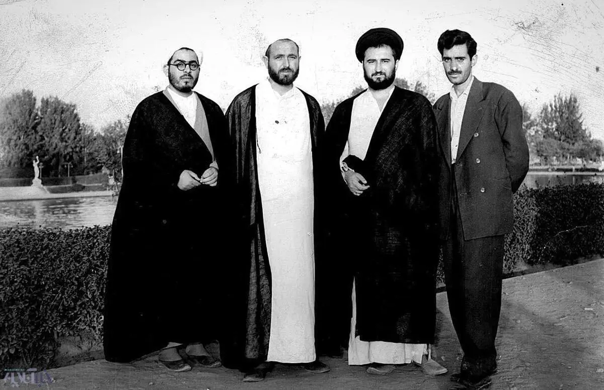 سیدمصطفى خمینى و آیت‌الله فاضل‌لنکرانی در اوایل دهه ۳۰/عکس