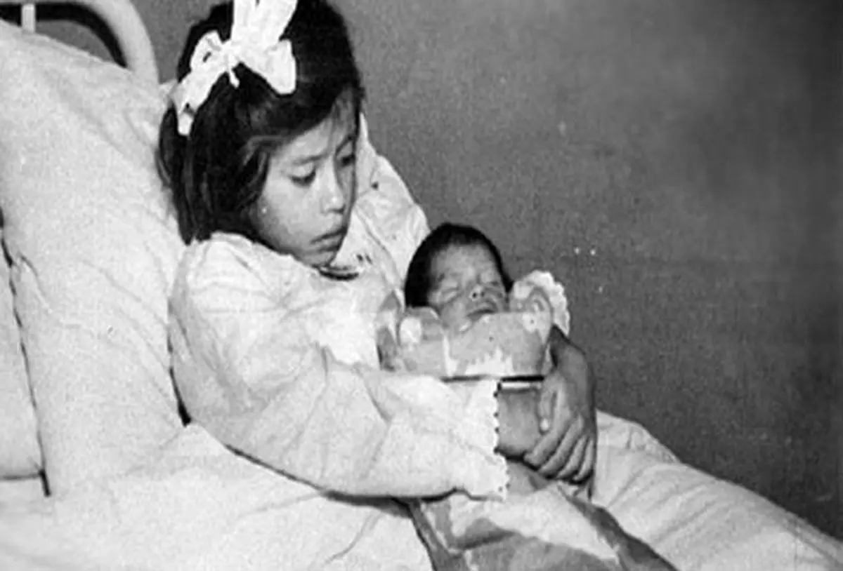 ماجرای دختری که در 5 سالگی مادر شد! /عکس