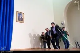 حضور آقای سخنگو با پای شکسته در جمع خبرنگاران/تصاویر