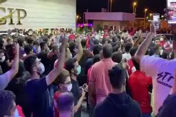 استقبال عجیب هواداران پرسپولیس از ورود این تیم به کشور + فیلم
