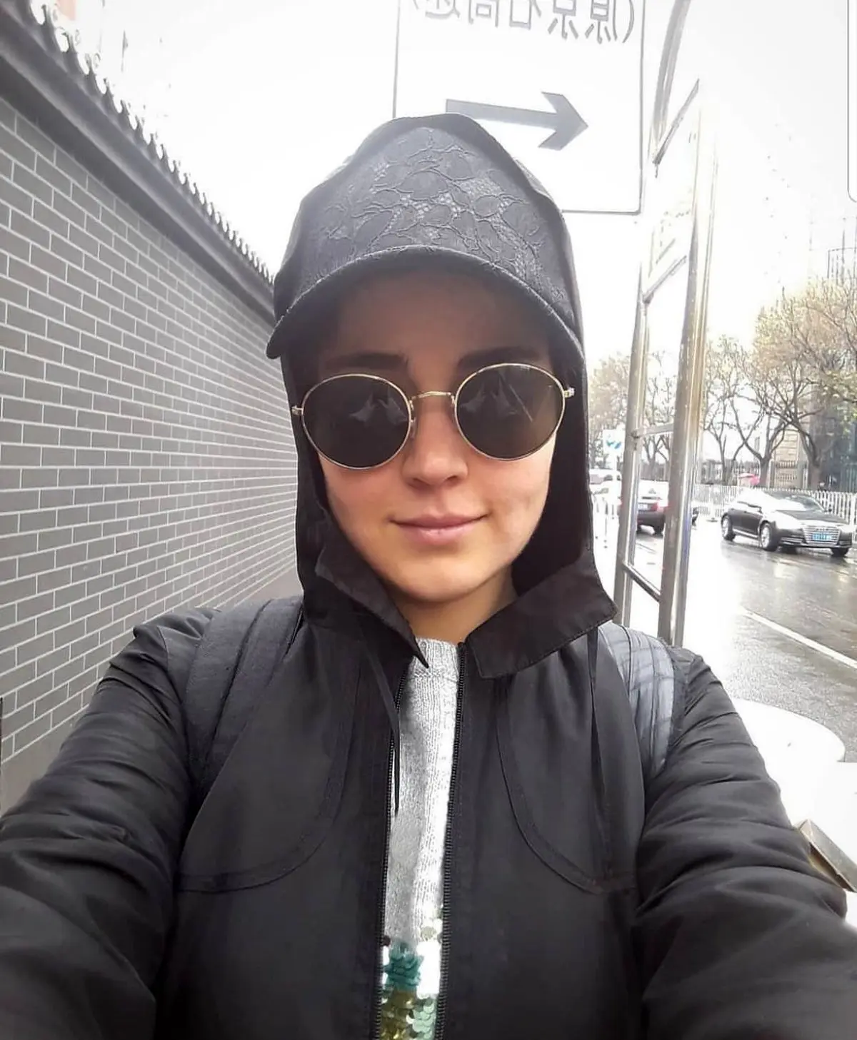 سلفی متفاوت افسانه پاکرو در خیابان های چین/ عکس