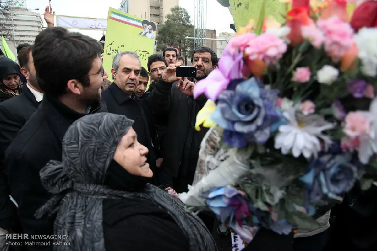 عکاسی ضرغامی در راهپیمایی 22 بهمن /عکس