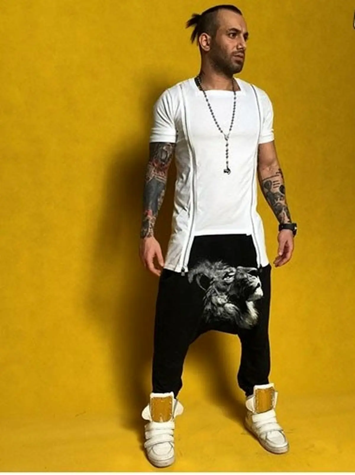 لباس عجیب و غریب امیرتتلو!/ عکس