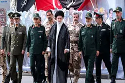 مقام معظم رهبری: در مقابل آمریکا کوتاه نمی‌آییم