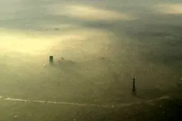 برجی که در میان آلودگی های پاریس گم شد!/عکس