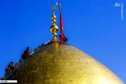 غبارروبی گنبد حرم مطهر امام حسین(ع) / تصاویر