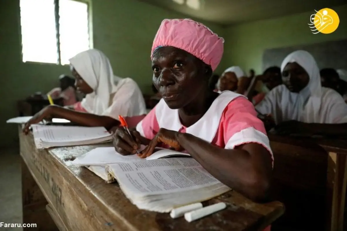 یک زن ۵۰ ساله، دانش آموز شد +عکس‌ها