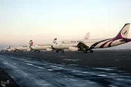 بارش شدید برف و سرگردانی مسافران در فرودگاه/تصاویر