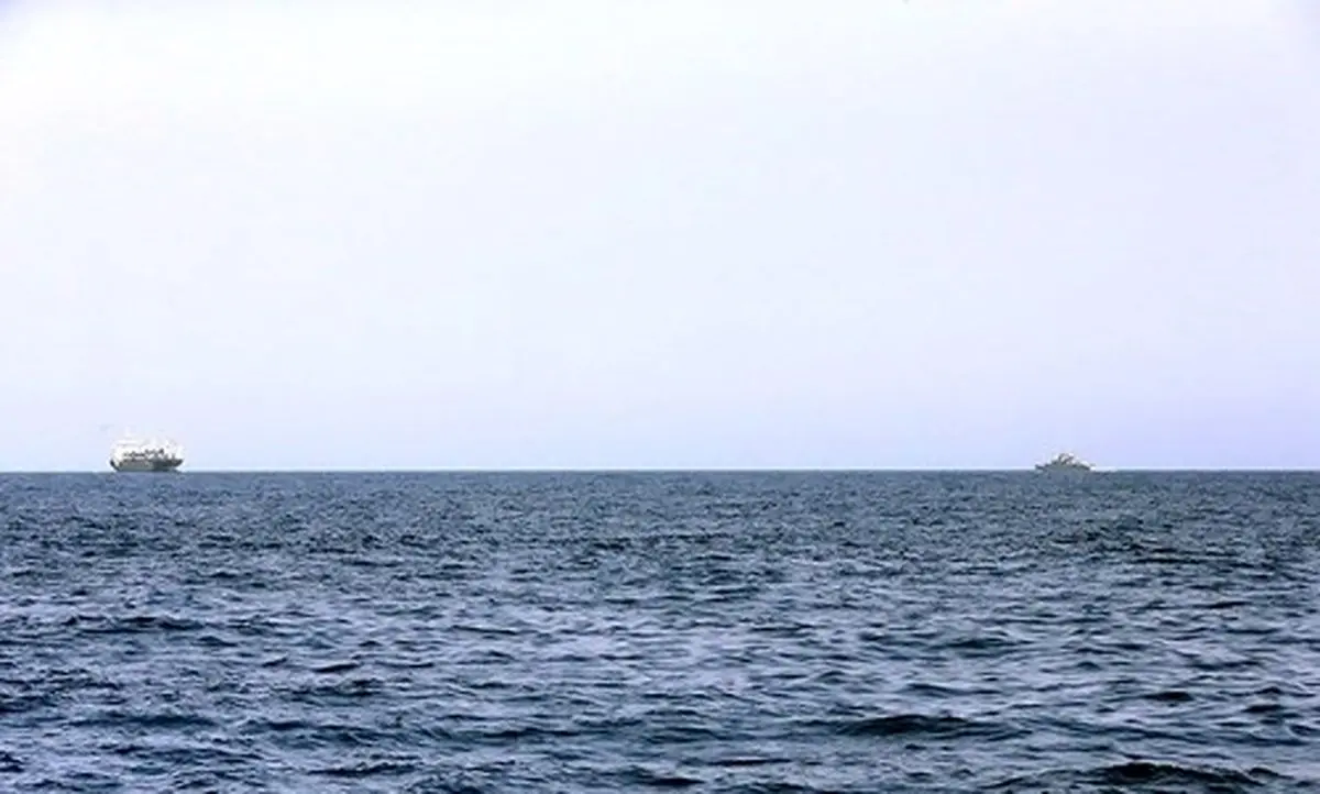 ورود‌کشتی‌نجات‌به‌منطقه ناو‌البرز‌ارتش +عکس