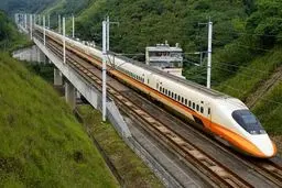 راه ریلی همدان تا مشهد ۸ ساعته شد