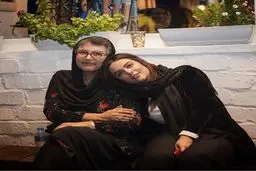 تصویری از مادر و دختر بازیگر در کنار هم