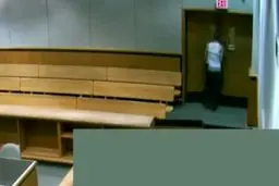 فرار شگفت انگیز یک زندانی در آسانسور دادگاه از چنگال پلیس + ویدئو