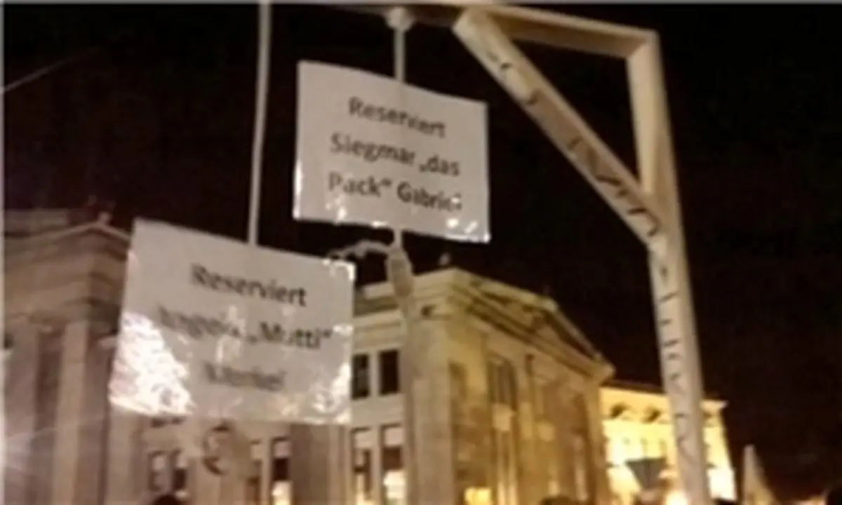 آلمان؛ جنجال تهدید به اعدام مرکل با چوبه دار نمادین