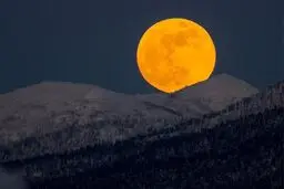 تصویری فوق‌العاده از ابر ماه در روسیه