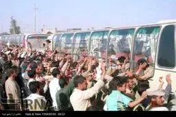 ورود نخستین گروه از آزادگان به کشور/تصاویر