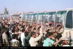 ورود نخستین گروه از آزادگان به کشور/تصاویر