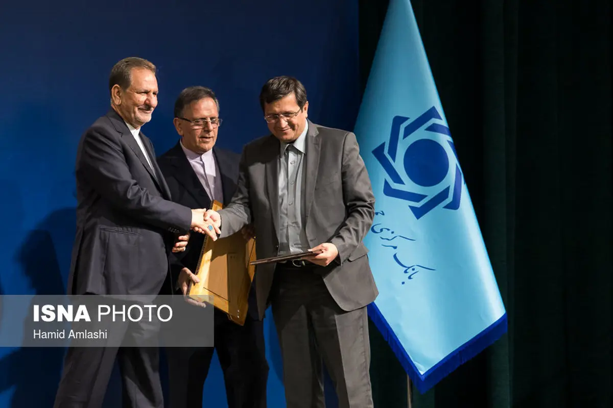 همتی اینگونه رییس بانک مرکزی شد/عکس