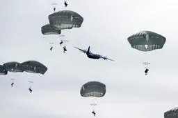 عکس دیده نشده از پرش با چتر نیرو‌های نظامی ایالات متحده آمریکا