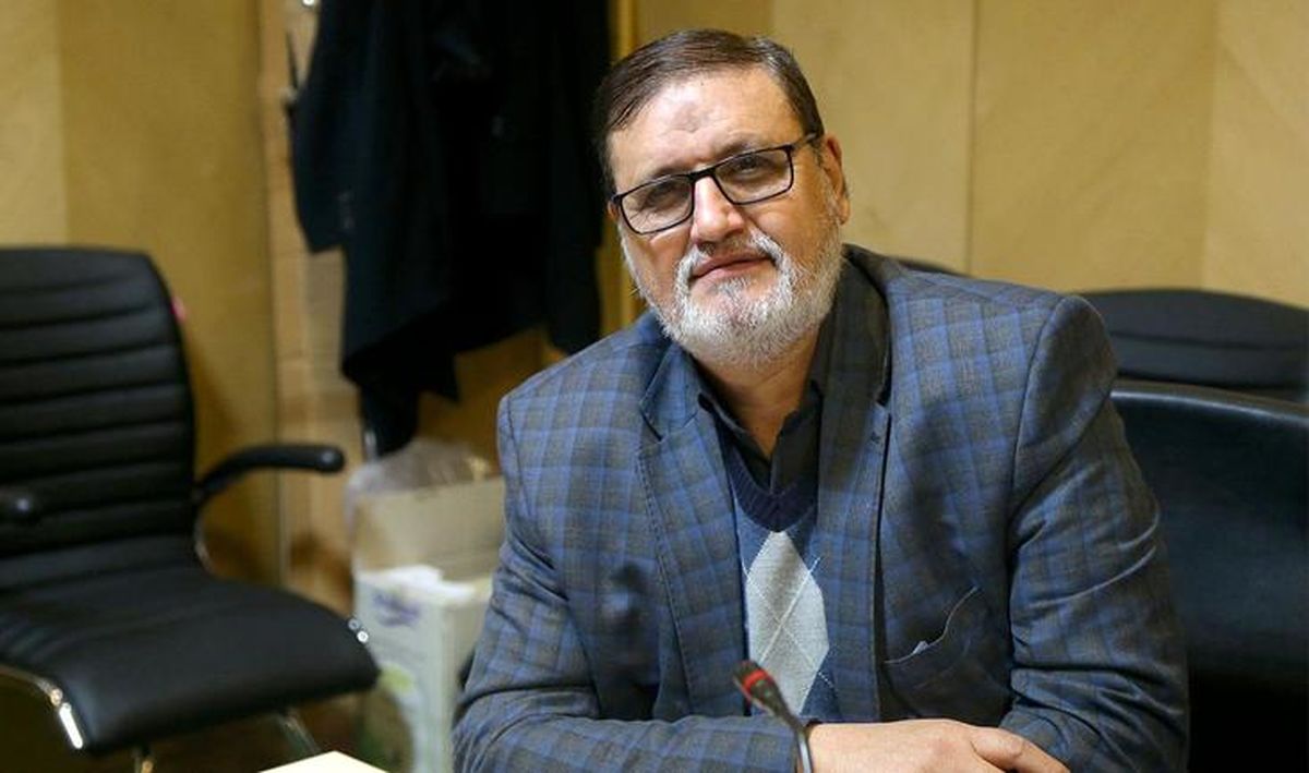 صحبتهایی برای تأیید صلاحیت احمدینژاد در جریان است/ شانس تایید صلاحیت احمدی نژاد بالاتر رفته است/احتمال تایید صلاحیت احمدی نژاد وجود دارد/ رئیسی نامزد انتخابات نمیشود